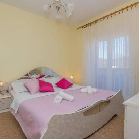 Nyaraló Lucija By Interhome Imotski